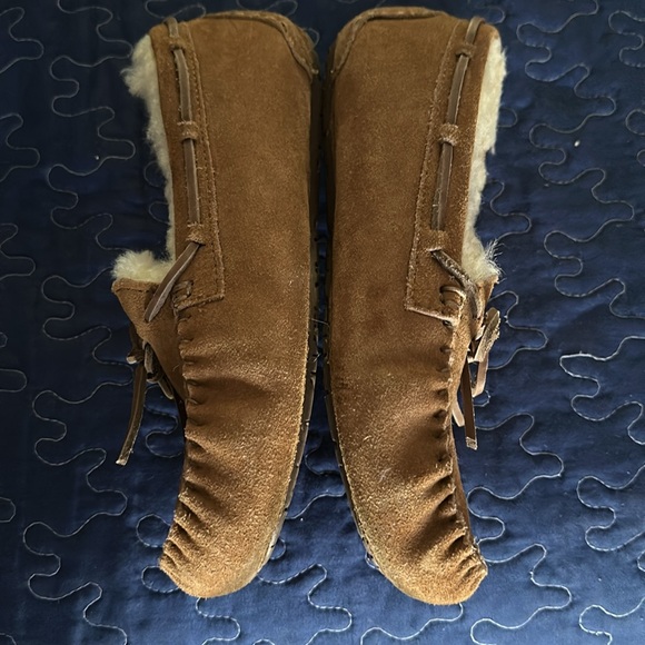 Ugg slippers size 6 - Picture 6 of 8